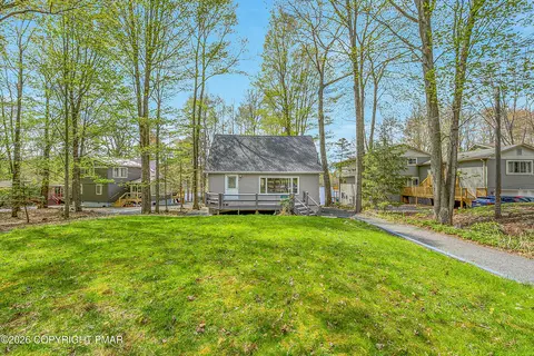 1217 Arrowhead Dr, Pocono Lake, PA 18347