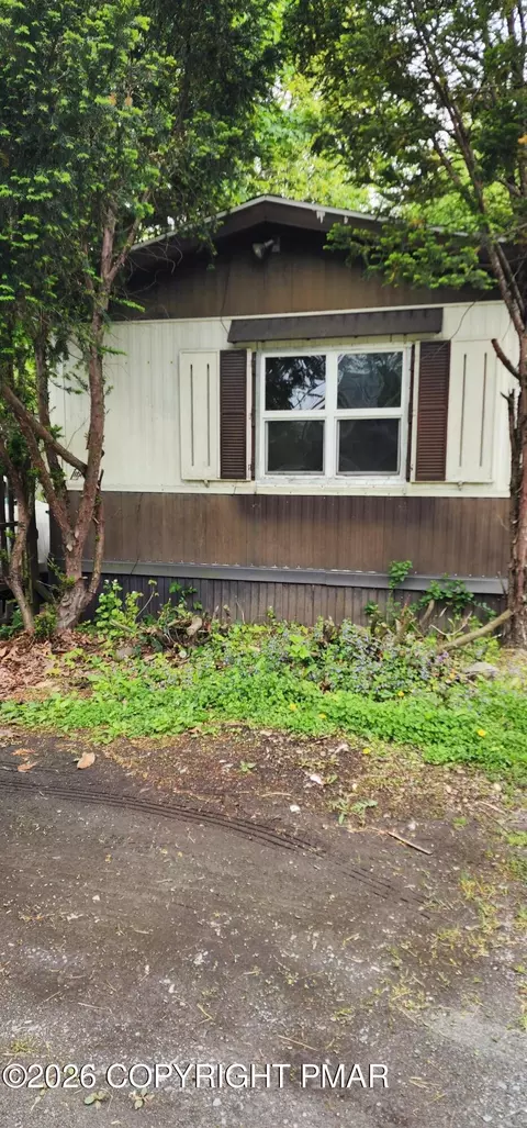 106 Shady Oaks Ln, East Stroudsburg, PA 18301