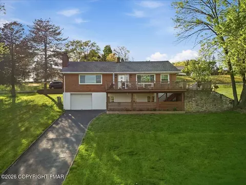 1115 Crestview Dr, Stroudsburg, PA 18360