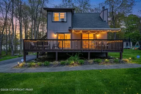 2113 Hampshire Dr, Tobyhanna, PA 18466