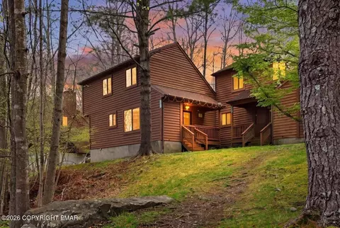 227 Sedburgh Ct, Bushkill, PA 18324