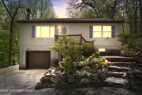 140 Whippoorwill Dr, Bushkill, PA 18324