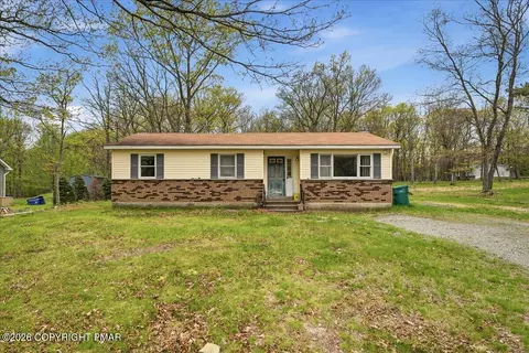 520 Hummingbird Ct, Bushkill, PA 18324