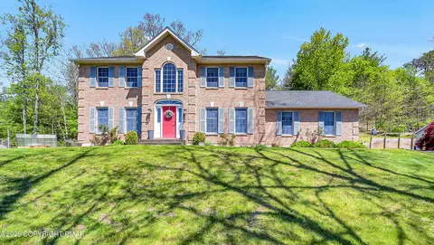 207 Smiley Ln, Stroudsburg, PA 18360