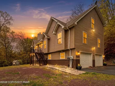 4107 Hickory Ln, East Stroudsburg, PA 18302