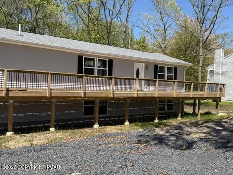 224 Kensington Dr, Bushkill, PA 18324