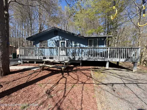 8415 Porcupine Dr, Tobyhanna, PA 18466