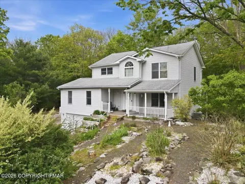 279 Fringe Dr, East Stroudsburg, PA 18302