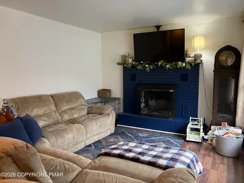 13 Pinetree Rd, Albrightsville, PA 18210