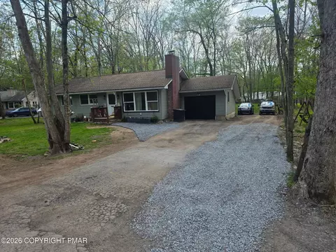 13 Pinetree Rd, Albrightsville, PA 18210
