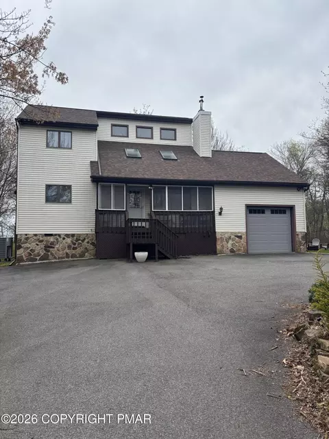 1298 Glade Dr, Pocono Pines, PA 18350
