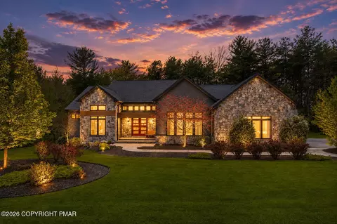 95 Nottingham Ct, Palmerton, PA 18071