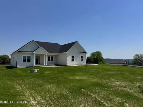 448 Long Lane Rd, Walnutport, PA 18088