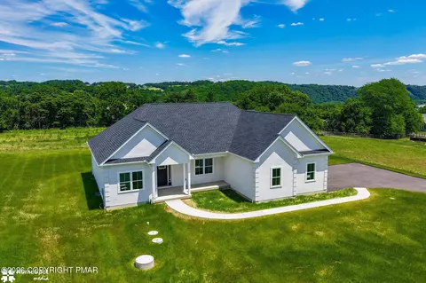 448 Long Lane Rd, Walnutport, PA 18088