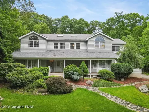 3358 Mountain View Dr, Tannersville, PA 18372