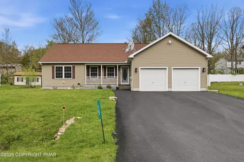 15 Mountain Dr, Mount Pocono, PA 18344