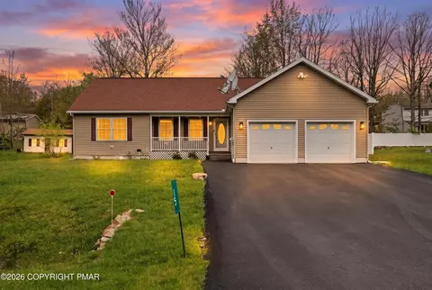 15 Mountain Dr, Mount Pocono, PA 18344
