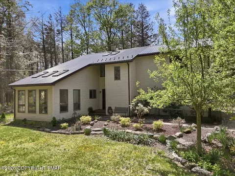 124 Hawk Ln, Canadensis, PA 18325