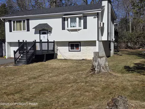 8111 Coco Dr, Pocono Summit, PA 18346
