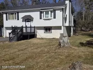 8111 Coco Dr, Swiftwater, PA 18370