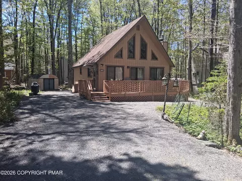 116 Chitimacha Dr, Pocono Lake, PA 18347