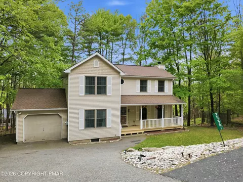 2327 Woodcrest Dr, East Stroudsburg, PA 18302