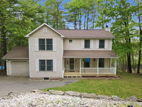 2327 Woodcrest Dr, East Stroudsburg, PA 18302