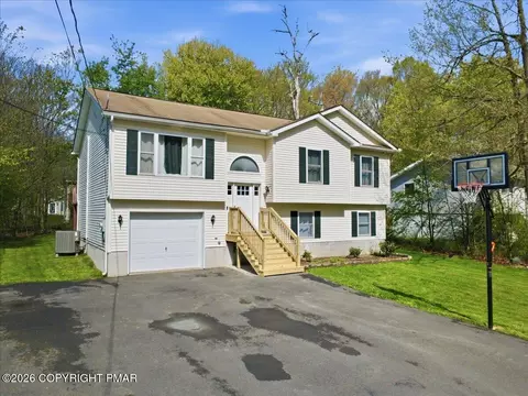 2108 Freedom Way, Pocono Summit, PA 18346