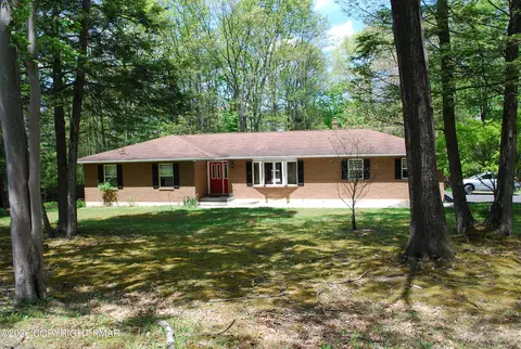 1755 Cane Ln, Effort, PA 18330