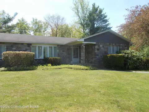 5130 Mountain View Dr, Stroudsburg, PA 18360