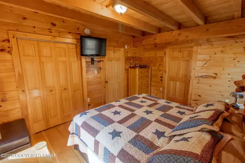 Bedroom - 1160 Bluebird Ln, Bushkill, PA 18324 photo 8 of 8