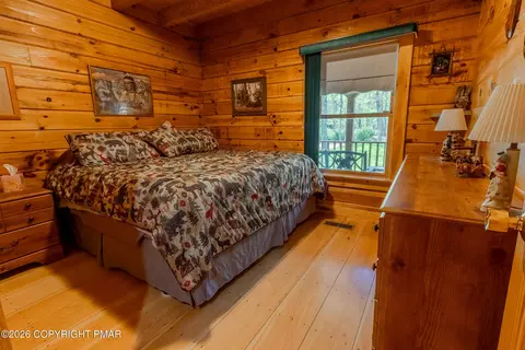 Bedroom - 1160 Bluebird Ln, Bushkill, PA 18324 photo 4 of 8