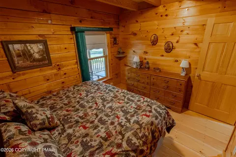 Bedroom - 1160 Bluebird Ln, Bushkill, PA 18324 photo 5 of 8