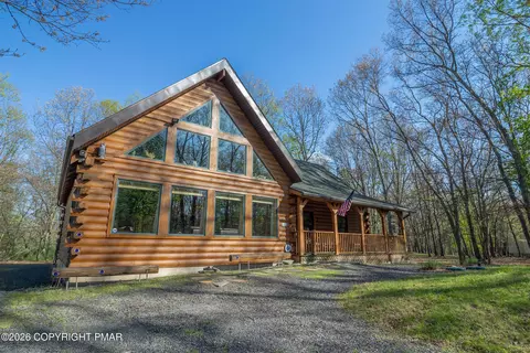 1160 Bluebird Ln, Bushkill, PA 18324