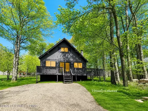 1686 Moonbeam Ter, Tobyhanna, PA 18466