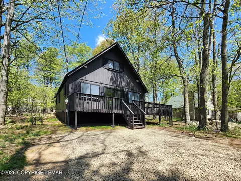 1686 Moonbeam Ter, Tobyhanna, PA 18466