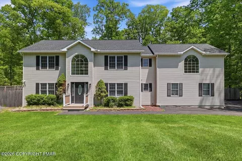 2407 Larkspur Dr, Stroudsburg, PA 18360
