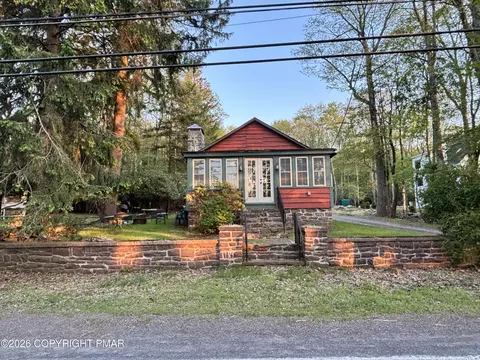 121 S Lake Dr, Lake Harmony, PA 18624
