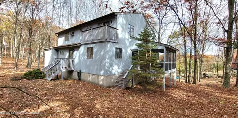 130 Bellingham Dr, Bushkill, PA 18324