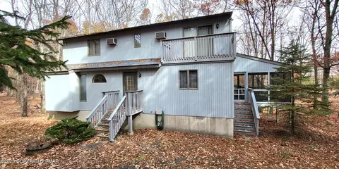 130 Bellingham Dr, Bushkill, PA 18324