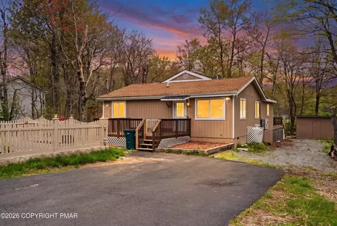 9851 Deerwood Dr, Tobyhanna, PA 18466