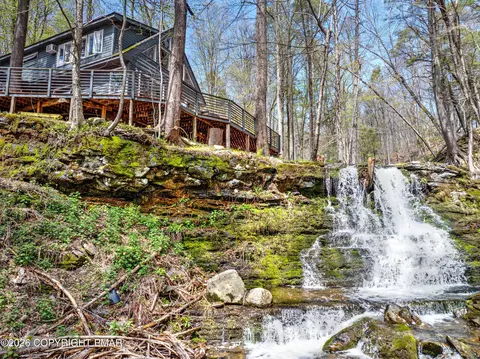 3140 Bear Rd, Bushkill, PA 18324