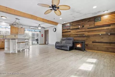199 Magic Mountain Rd, Henryville, PA 18332