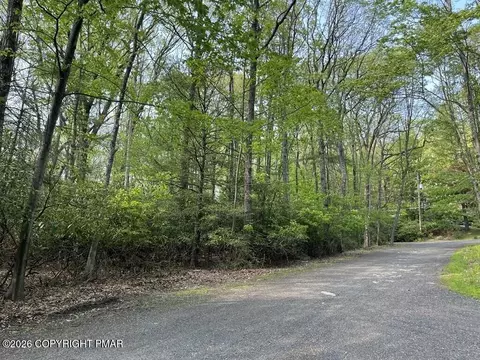 302 Aspen Way, Tannersville, PA 18372