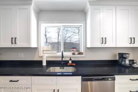 Kitchen - 5873 Decker Rd, Bushkill, PA 18324 photo 4 of 4