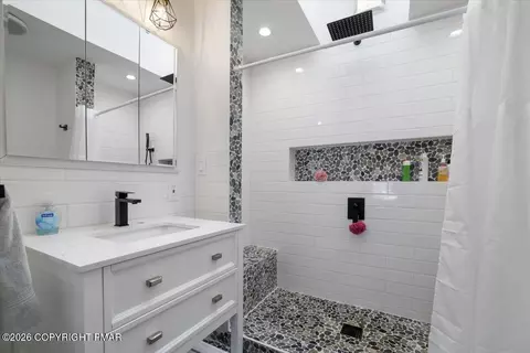 Bath - 5873 Decker Rd, Bushkill, PA 18324 photo 1 of 7
