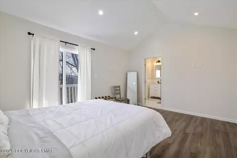 Bedroom - 5873 Decker Rd, Bushkill, PA 18324 photo 4 of 10