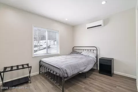 Bedroom - 5873 Decker Rd, Bushkill, PA 18324 photo 7 of 10