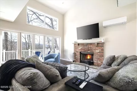 Living - 5873 Decker Rd, Bushkill, PA 18324 photo 1 of 2