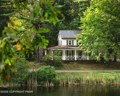 120 Hidden Hollow Ln, Stroudsburg, PA 18360